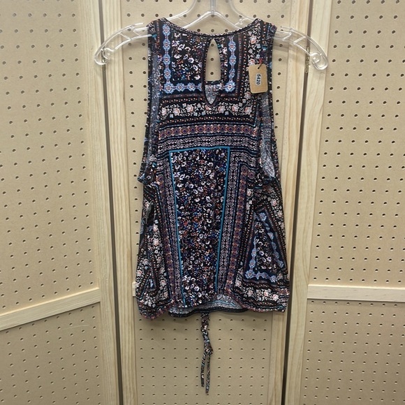 Lavish NWOT size medium summer top - Picture 6 of 7